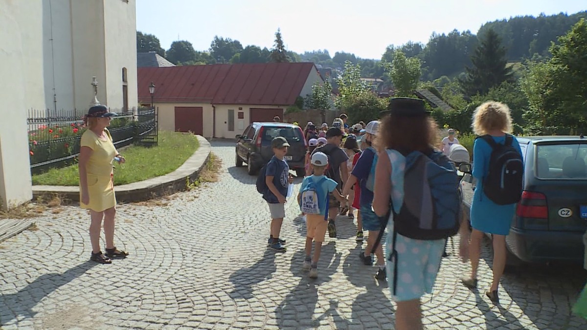 Dobrovoln Ci Pom Haj Po Torn Du V Elijak D Ti Vzali Zdarma Na T Bor