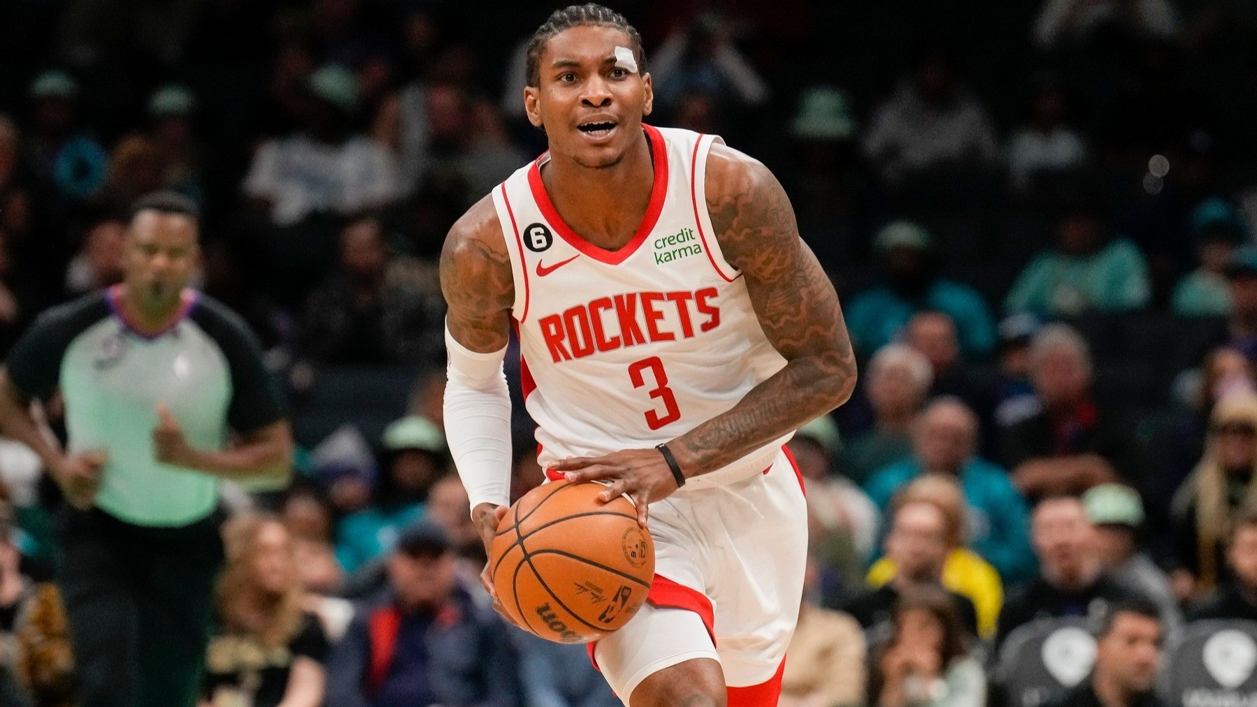 Velký malér pro hráče NBA. V hotelu měl škrtit svou přítelkyni. Policie ho zatkla