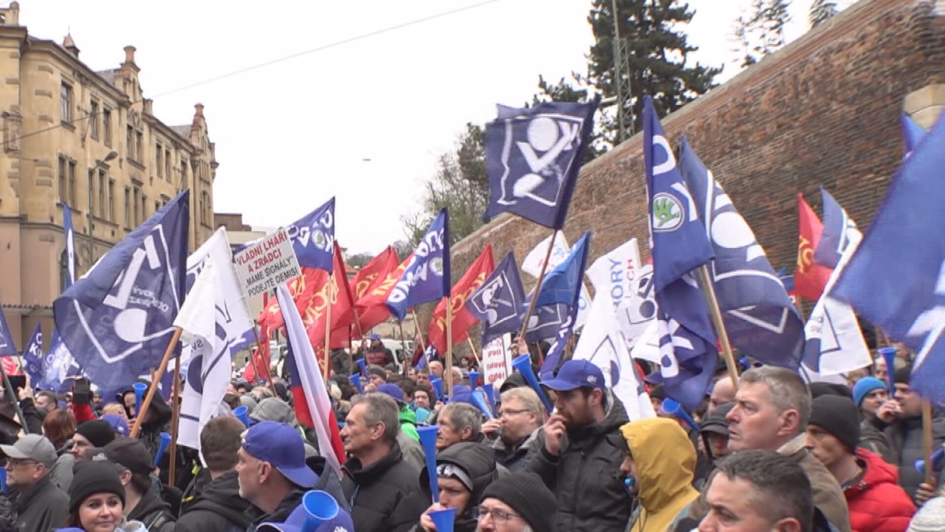 Horký podzim v Česku. Odbory zuří kvůli platům, od září chtějí rozjet protesty