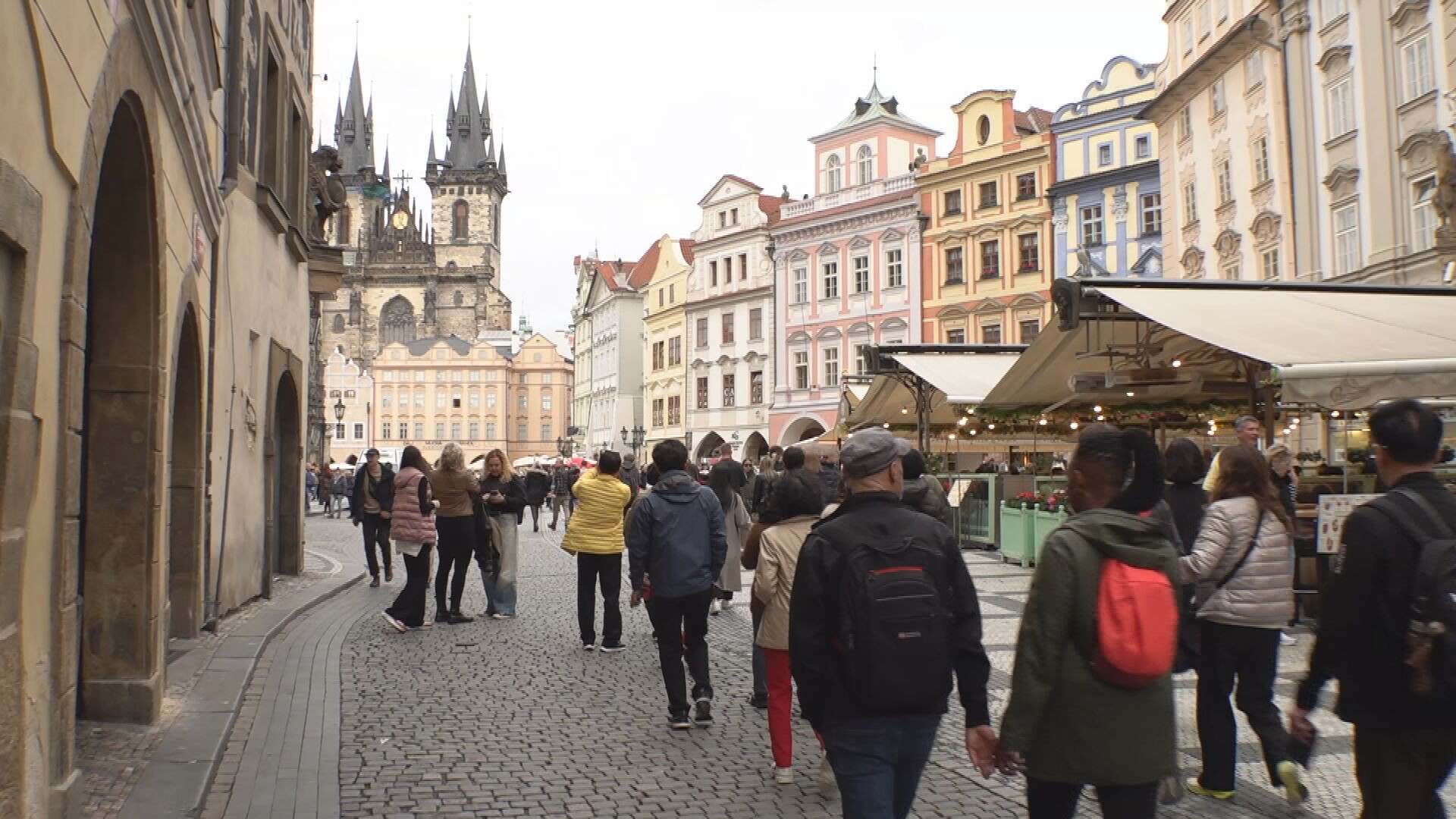 Praha chce zvýšit poplatek pro turisty. Je moc nízký, stěžuje si město