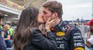 Verstappen v objetí krásné Kelly i malé Lily. Slavný pár trávil volno v luxusu