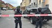 Střelba v pražské Hostivaři: Žena zemřela, podezřelý z vraždy je v kritickém stavu