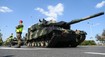 Přes Česko se budou přesouvat tanky Leopard. Povrch dálnice prý nezničí