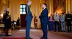Velká pocta pro Littlera. Šipkařský fenomén převzal ocenění od prince Williama