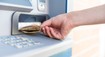 Bankomaty začaly vydávat novou bankovku. Spousta Čechů ji nikdy neviděla