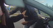 Muž na dálnici napadl ženu s dítětem. I policie je v šoku, neudržela emoce: Ubožák