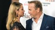 Kevin Costner s manželkou Christine Baumgartner