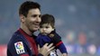 Messi slavil titul se synem - 2