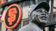Socha Willie Mayse na Willie Mays náměstí v San Franciscu