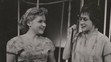 Alena Tománková a Jiřina Třebická ve hře Jak je důležité míti Filipa, 1958