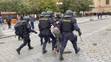 Demonstrace fotbalových chuligánů na Staroměstském náměstí se vyhrotila - 22