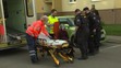 Plameny zcela zničily panelákový byt v pražských Malešicích, zřejmě kvůli nedbalosti při kouření.