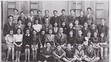 Školní fotografie 1940-1941. Karel Ellinger čtvrtý zleva v poslední řadě
