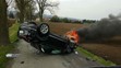 Osobní automobil po sřetu s dalším vozem začal hořet