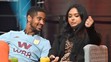 Alfred Enoch (Dean Thomas) Afshan Azadová-Kaziová (Padma Patilová) na Comic Conu v Německu, 6. 5. 2023