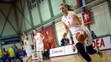Srbská basketbalistka hraje s ortézou - 6