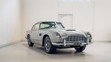 Aston Martin DB5 z roku 1964, který Seanu Connerymu
