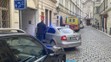 Policejní zásah ve škole na Malé straně