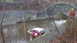 Osobní auto vjelo do Botiče ve Vršovicích (4)