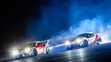 Toyoty GR Supra při autonomním tandemovém driftu