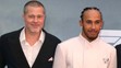 Brad Pitt (vlevo) a Lewis Hamilton