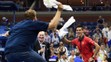 Novak Djokovič si zatančil na kurtu s fanouškem