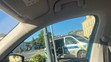 Útok tyčemi a srocování lidí před policejní služebnou v Novém Boru