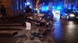 Náraz byl tak silný, že kromě svého mercedesu poničil mladík pět aut