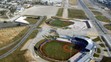 Olympijský baseballový stadion uprostřed opuštěného letiště Hellinikon
