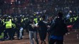 Přes sto mrtvých na fotbale v Indonésii