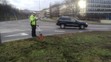 Policejní auto v Praze vyletělo ze silnice (2)