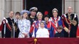 Královská rodina na balkoně Buckinghamského paláce