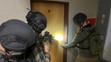 Policisté prohledávají vnitřní prostory univerzity