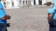 Polonahý muž napadl strážnici, tekla i krev - 2