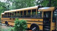 Útulné bydlení v přestavěném školním autobusu - 1