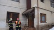 Hasiči při požáru domu v Novém Kníně zachránili ženu se třemi dětmi - 1
