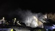Hasiči museli rozebrat velkou část ohořelé střechy