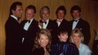 Herci Dynastie - zleva Michael Nader, Christopher Cazen, John Forsythe, Wayne Northrop, Gordon Thomson, Leann Hunleyová, Terri Garberová a Heather Locklearová, 1987