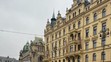 Hromada oblečení na Náměstí Republiky (1)
