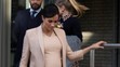 Meghan Markle u londýnského Národního divadla