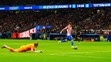 Julián Álvarez střílí gól po chybě českého gólmana Antonína Kinského