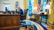 Prezident Joe Biden se svým psem Commanderem (2)