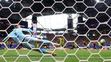 Teboho Mokoena z penalty překonal gólmana Matěje Kováře a vyrovnal na 1:1