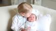 První oficiální snímky princezny Charlotty a prince George, vyfotila je vévodkyně Kate - 4