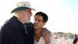 Robert Towne a Colin Farrel během natáčení filmu Zeptej se prachu, 2006