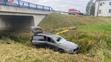Auto po nehodě skončilo v potoce - 3