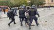 Demonstrace fotbalových chuligánů na Staroměstském náměstí se vyhrotila - 22