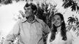 Elizabeth Hartmanová a Joe Don Baker ve filmu Kráčející skála (1973)