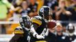 Antonio Brown se kopem zbavil obránce - 2