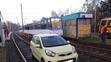 Hasiči vyprošťovali auto z tramvajových kolejí - 1